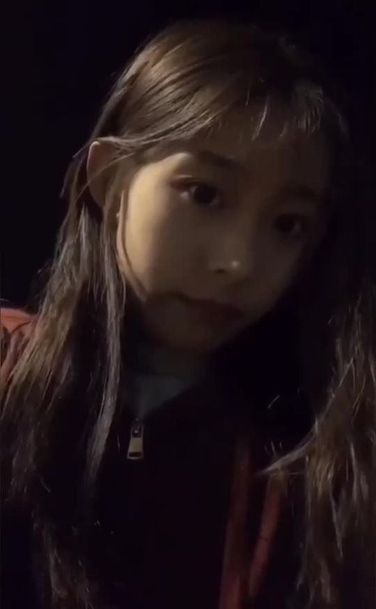 柚子们帮忙看看这是不是网图我朋友网恋他网恋女友发的照片