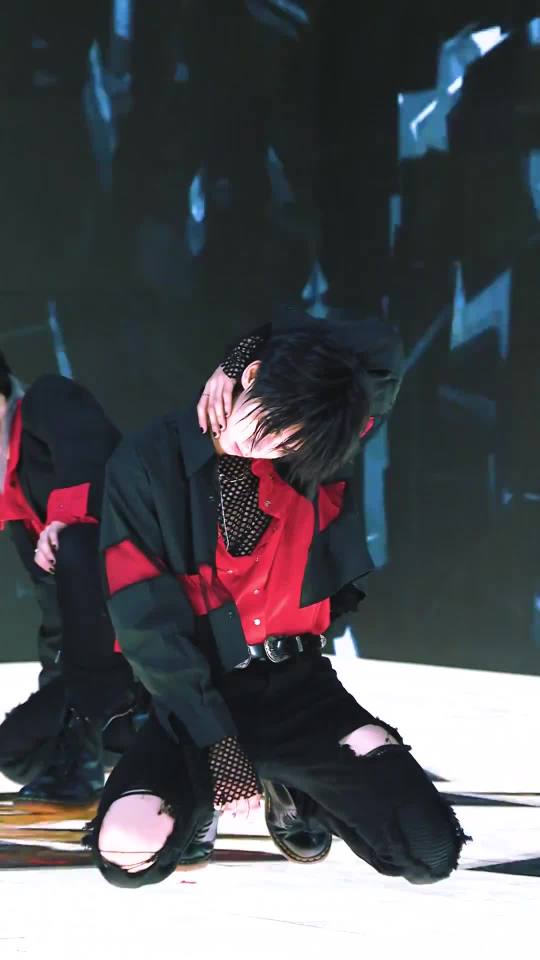 贺峻霖作为怪物舞蹈版直拍tnt直拍合集持续更新中关注不迷路78