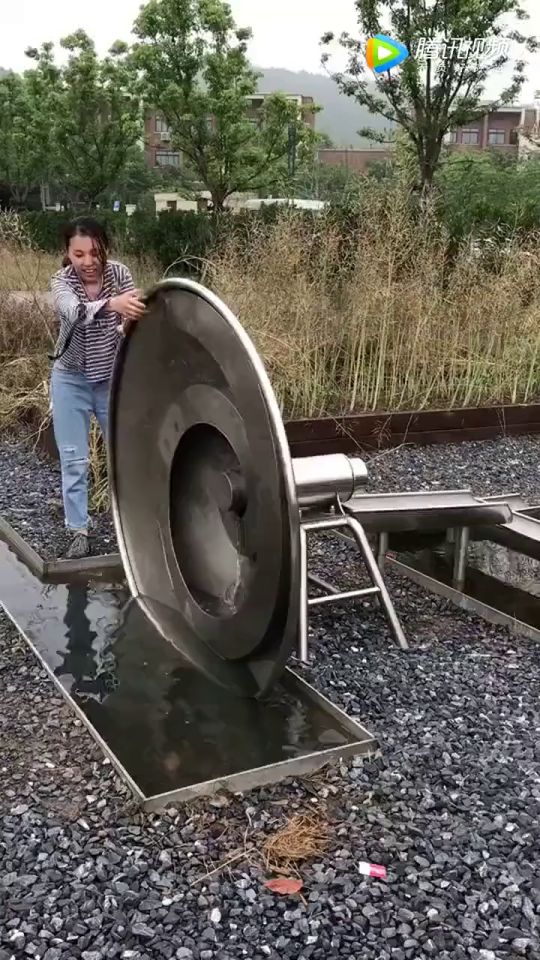 螺旋提水器又能锻炼身体又能取水