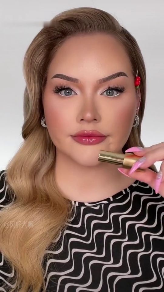 欧美风果汁唇妆快给你的闺蜜试试