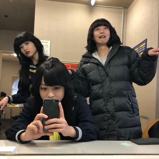 京子场照,明美,你拍照不注意场合的吗? - 最右