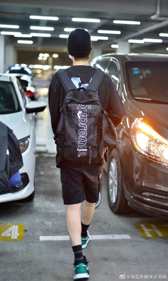 王一博合集太平洋宽肩背影