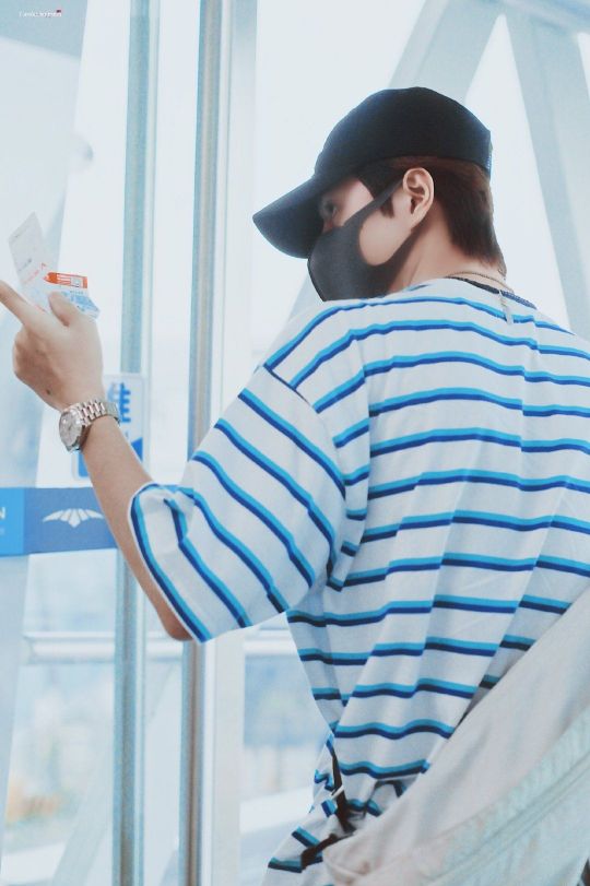 王一博合集太平洋宽肩背影