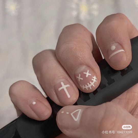 快交出你们觉得好看的男生美甲暑假想做划重点男士美甲很喜欢这种简约