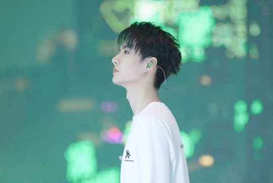 有没有觉得少了什么﹏我找大半天了球球姐妹们帮帮忙找张匹配的情头