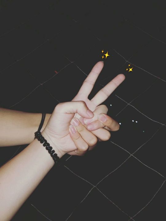 最新情侣手势拍照姿势赶紧get起来吧